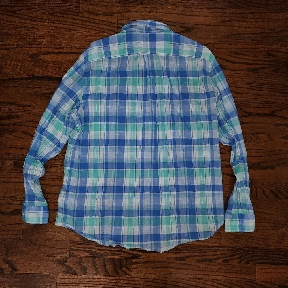 Vineyard Vines button down shirt